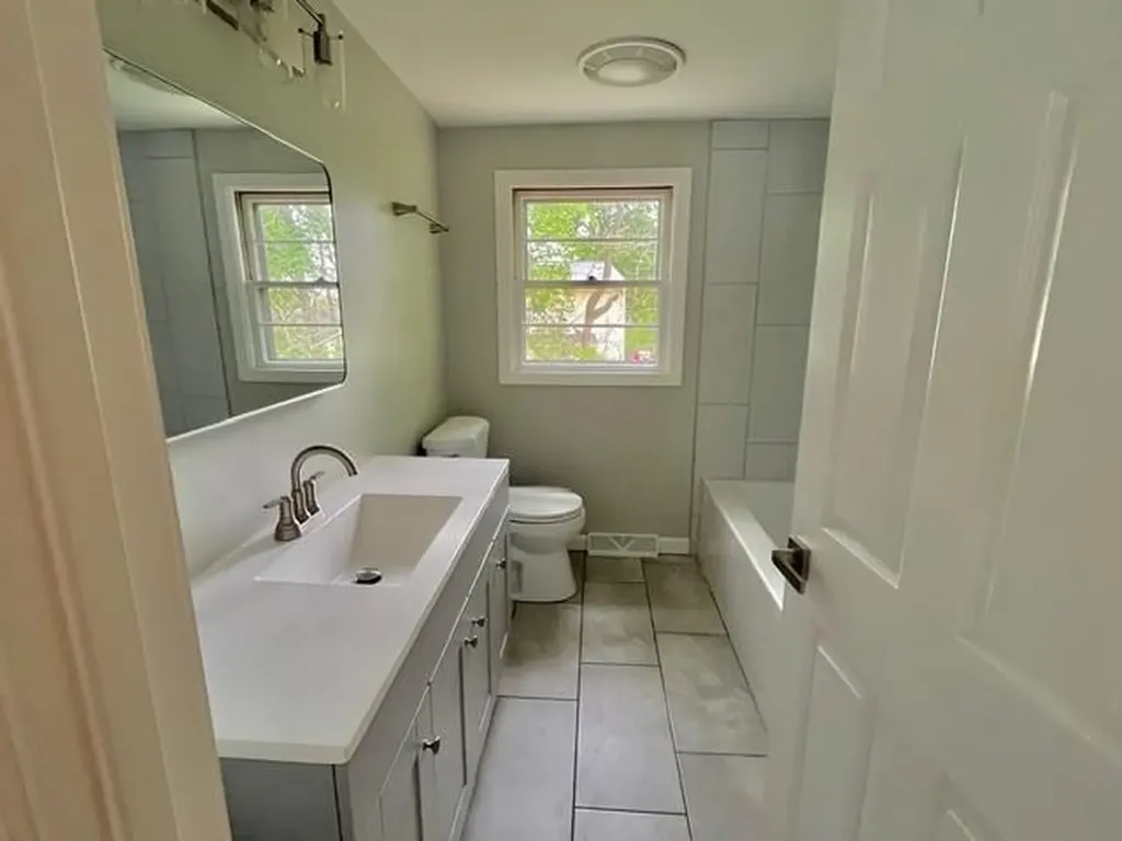 33 Howard Avenue North Providence RI 02911
