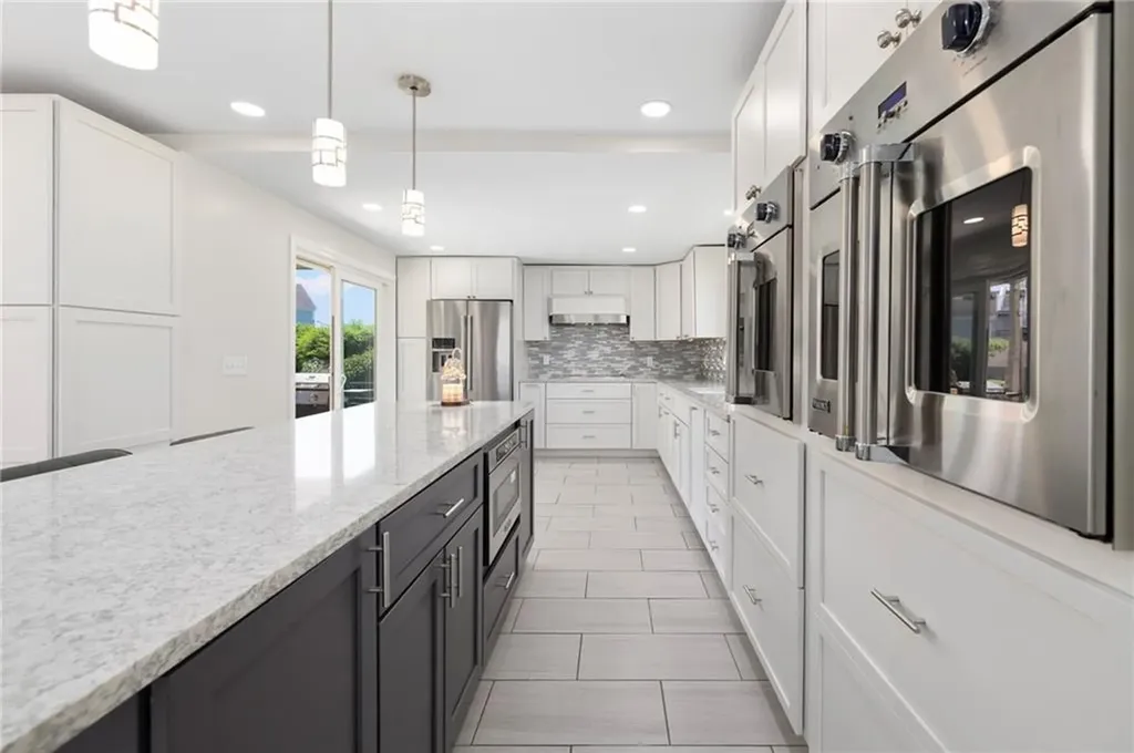 3 Larch Avenue Narragansett RI 02882