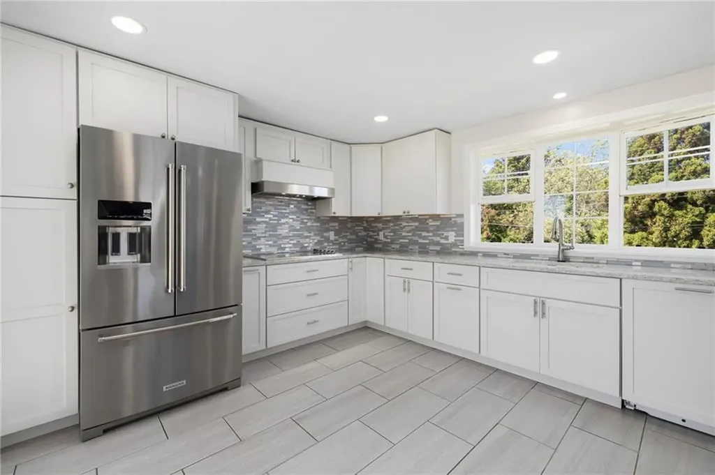 3 Larch Avenue Narragansett RI 02882