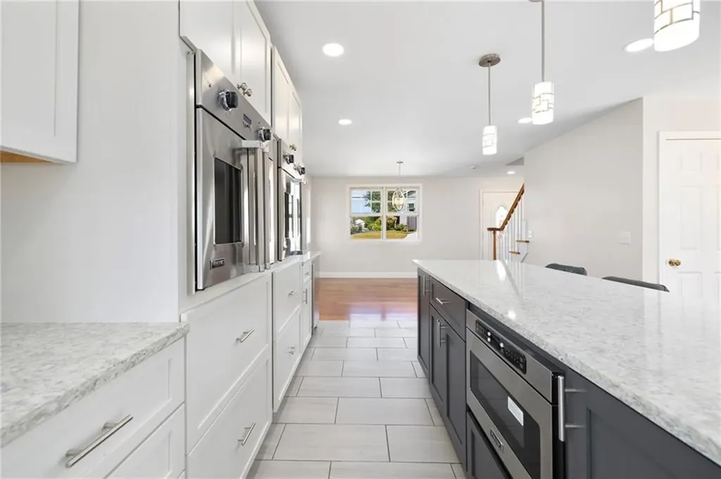3 Larch Avenue Narragansett RI 02882