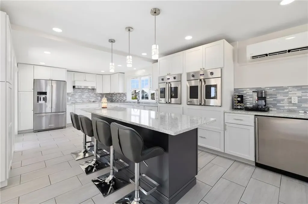 3 Larch Avenue Narragansett RI 02882