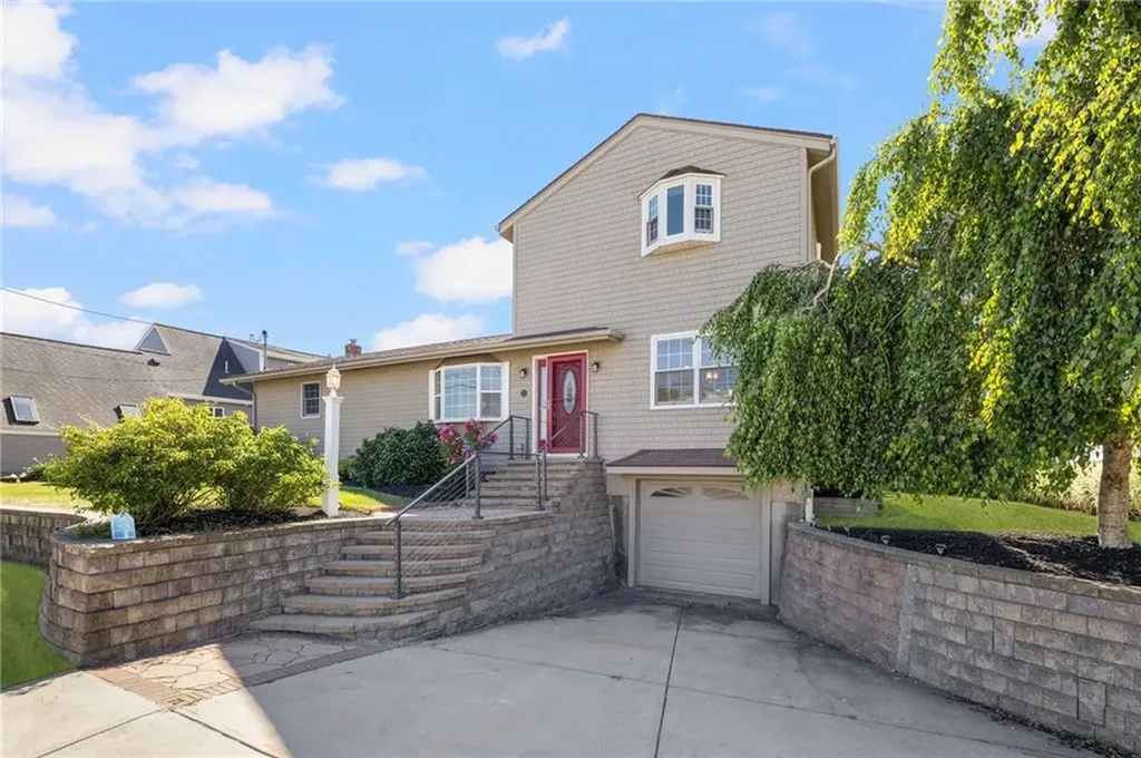3 Larch Avenue Narragansett RI 02882