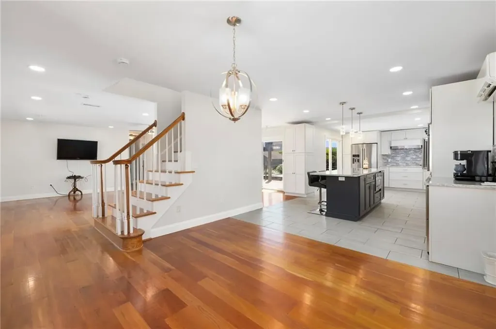 3 Larch Avenue Narragansett RI 02882