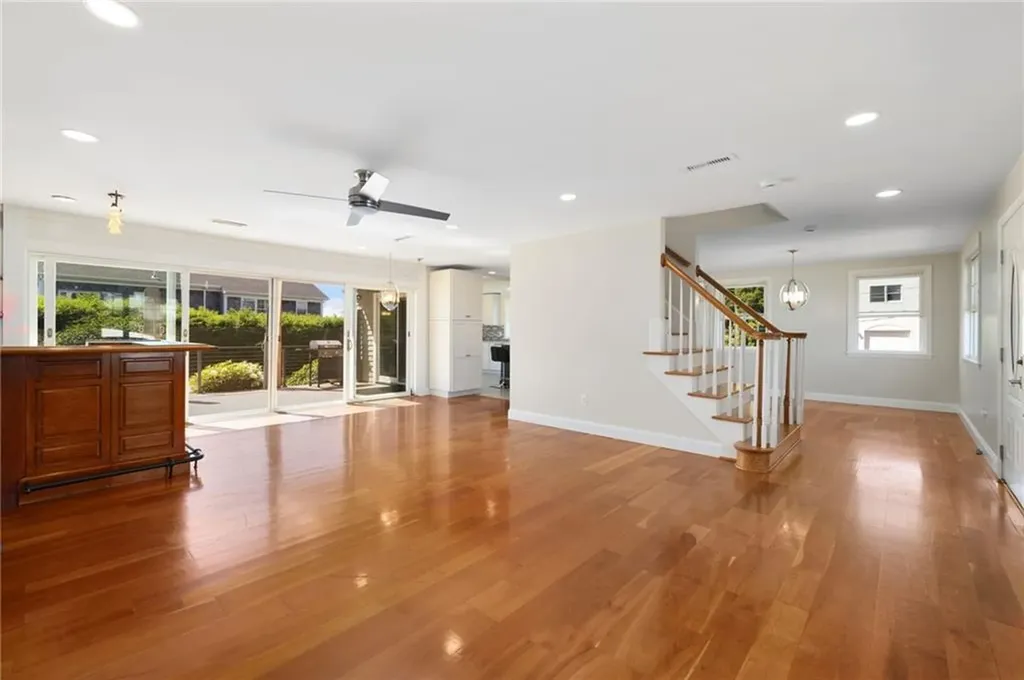 3 Larch Avenue Narragansett RI 02882
