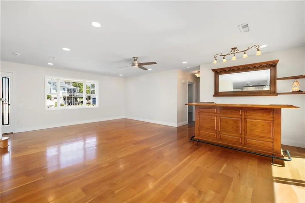 3 Larch Avenue Narragansett RI 02882