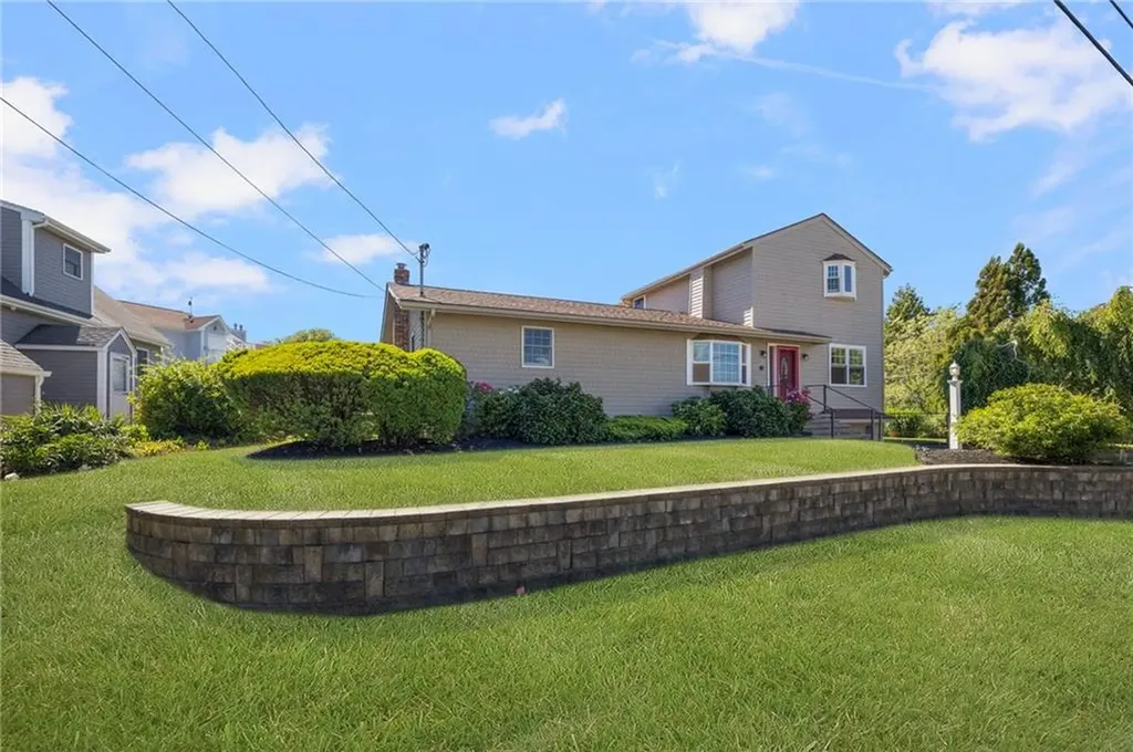 3 Larch Avenue Narragansett RI 02882