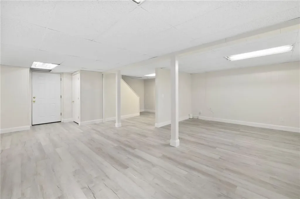 3 Larch Avenue Narragansett RI 02882