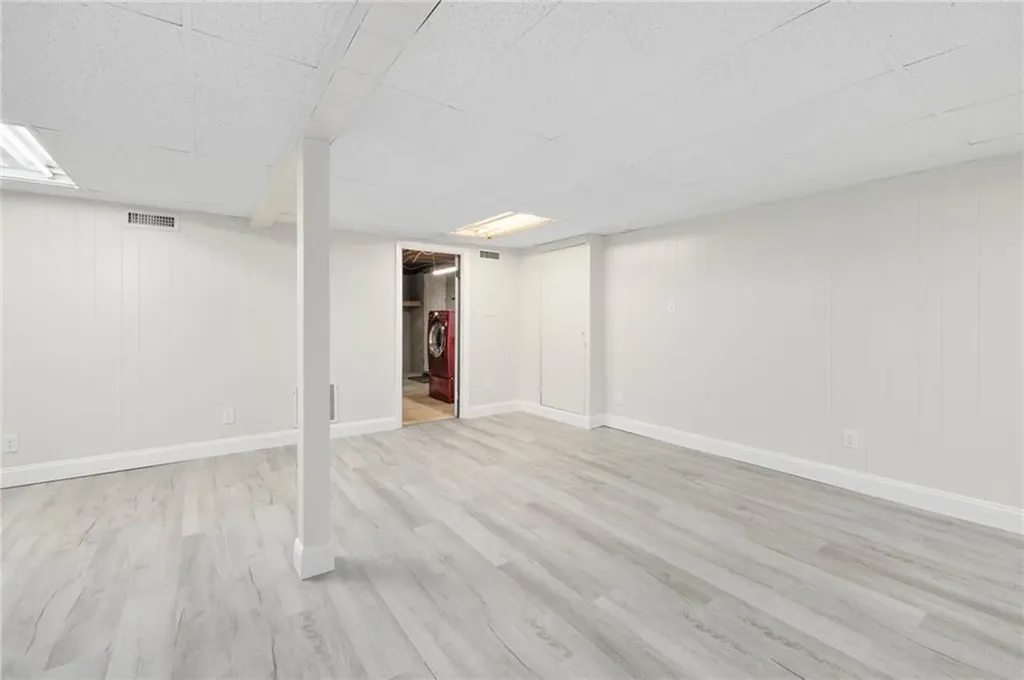 3 Larch Avenue Narragansett RI 02882