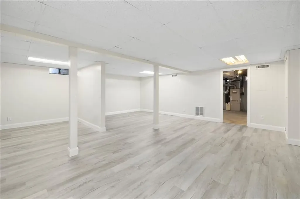3 Larch Avenue Narragansett RI 02882