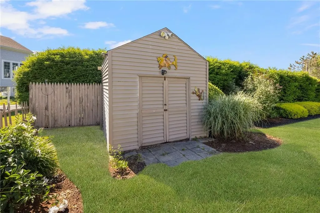 3 Larch Avenue Narragansett RI 02882