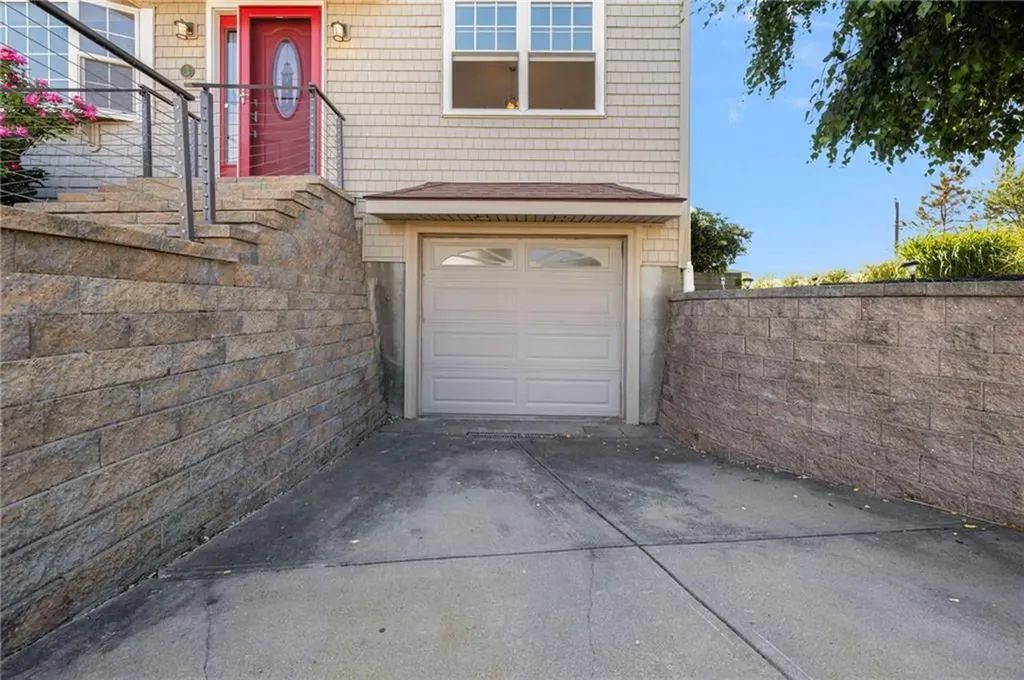 3 Larch Avenue Narragansett RI 02882