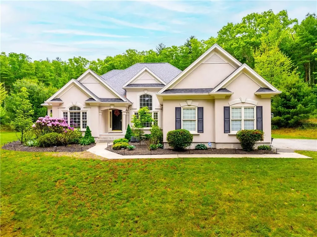 4 Hart Pond Drive North Smithfield RI 02896