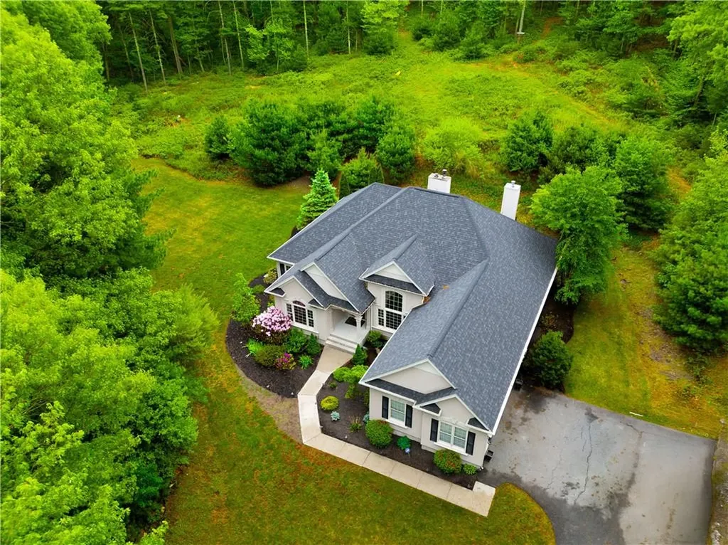 4 Hart Pond Drive North Smithfield RI 02896