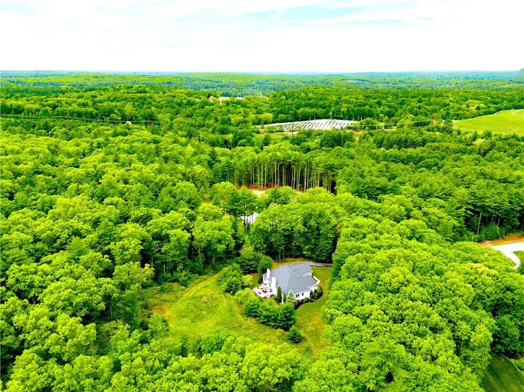 4 Hart Pond Drive North Smithfield RI 02896