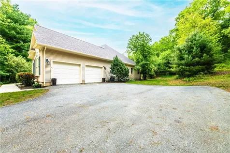 4 Hart Pond Drive North Smithfield RI 02896