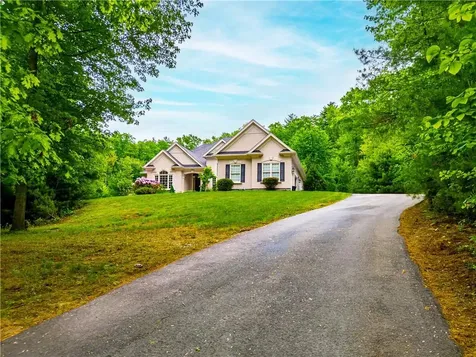 4 Hart Pond Drive North Smithfield RI 02896