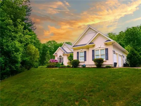 4 Hart Pond Drive North Smithfield RI 02896
