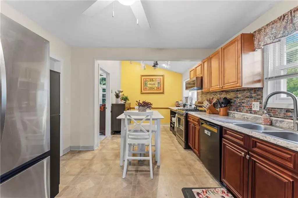 42 Dunbar Avenue East Providence RI 02916