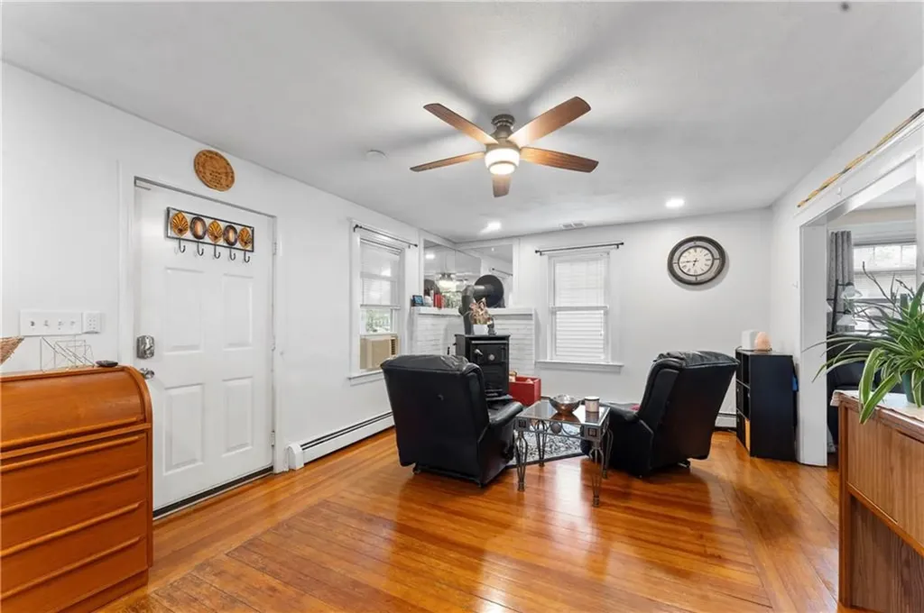 42 Dunbar Avenue East Providence RI 02916