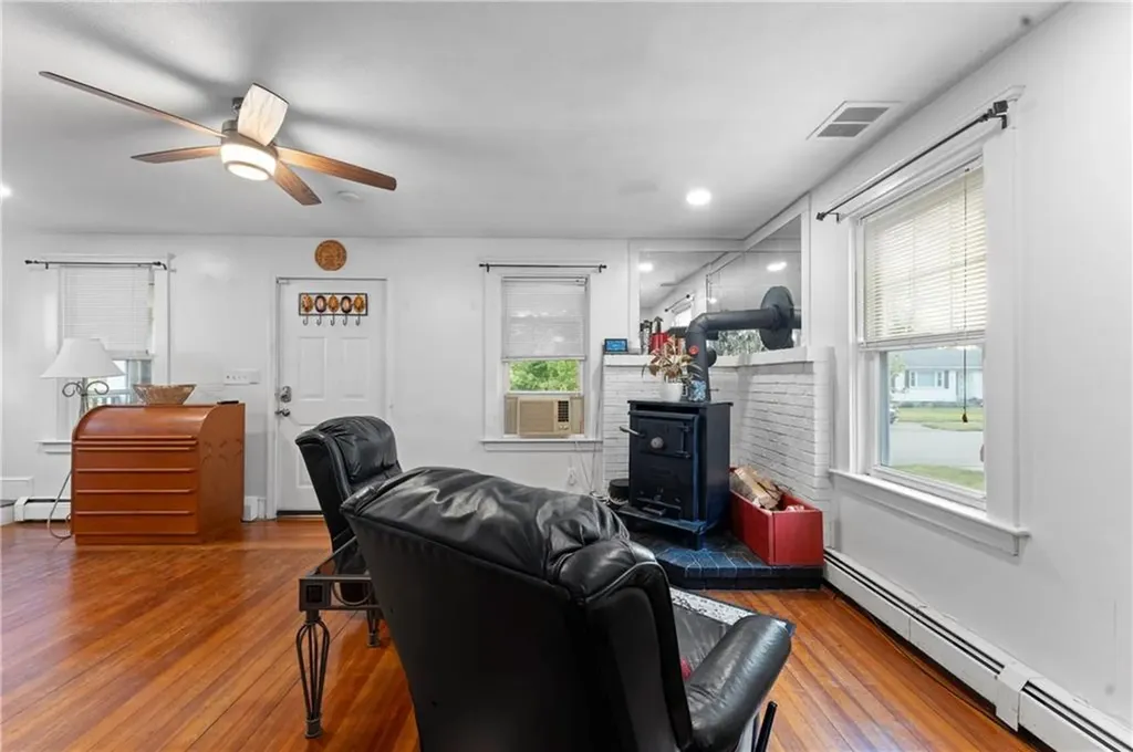 42 Dunbar Avenue East Providence RI 02916
