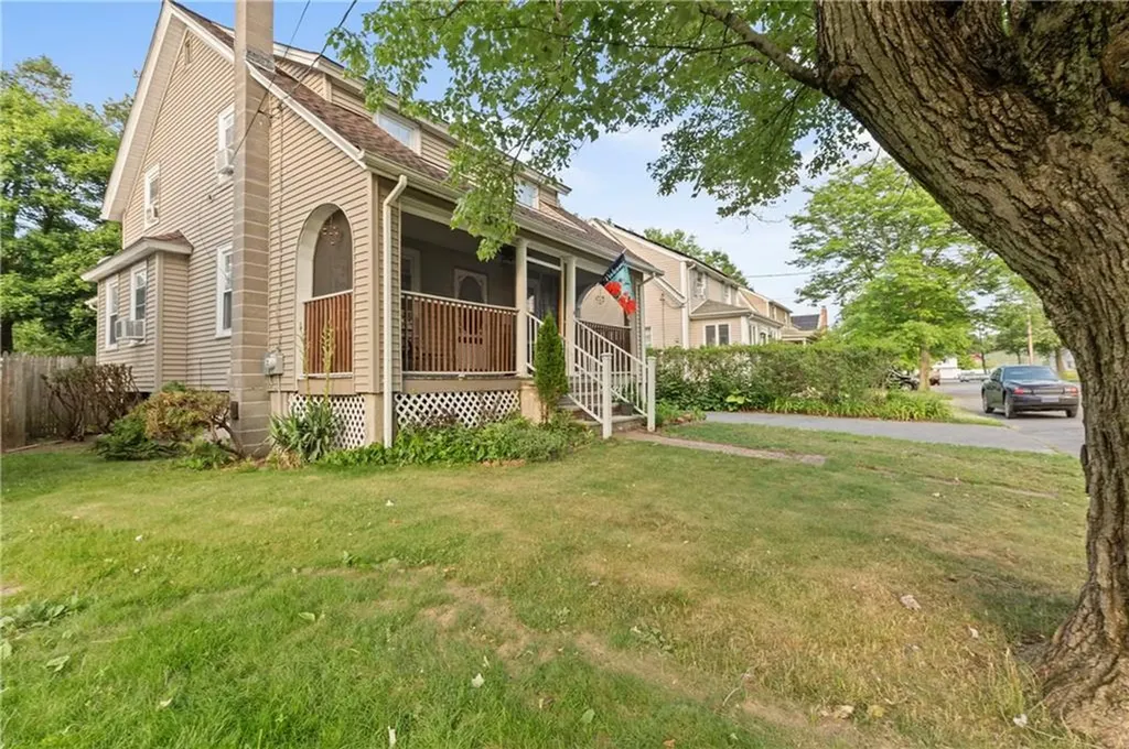 42 Dunbar Avenue East Providence RI 02916