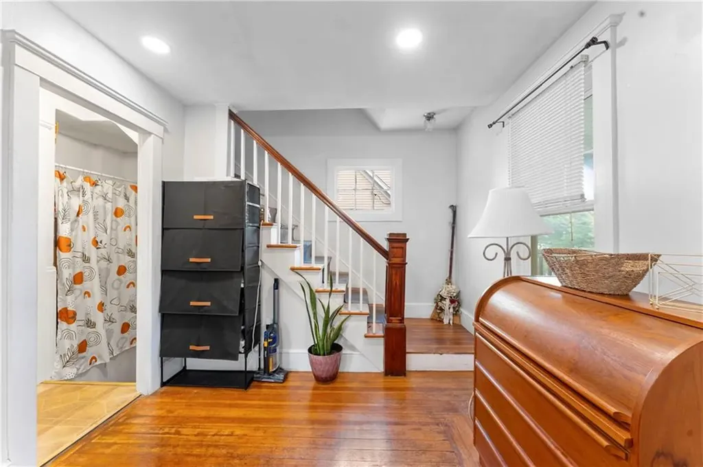 42 Dunbar Avenue East Providence RI 02916