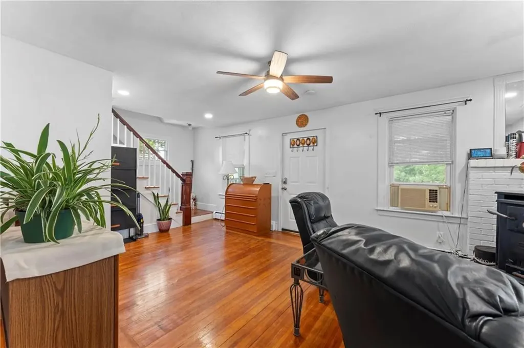 42 Dunbar Avenue East Providence RI 02916