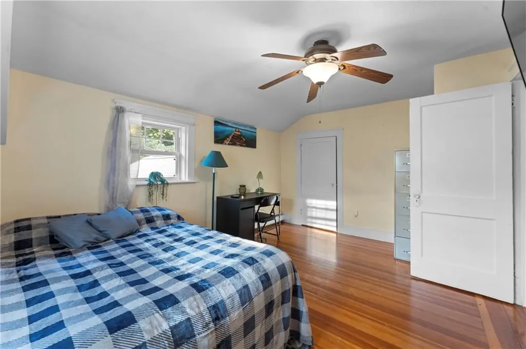 42 Dunbar Avenue East Providence RI 02916