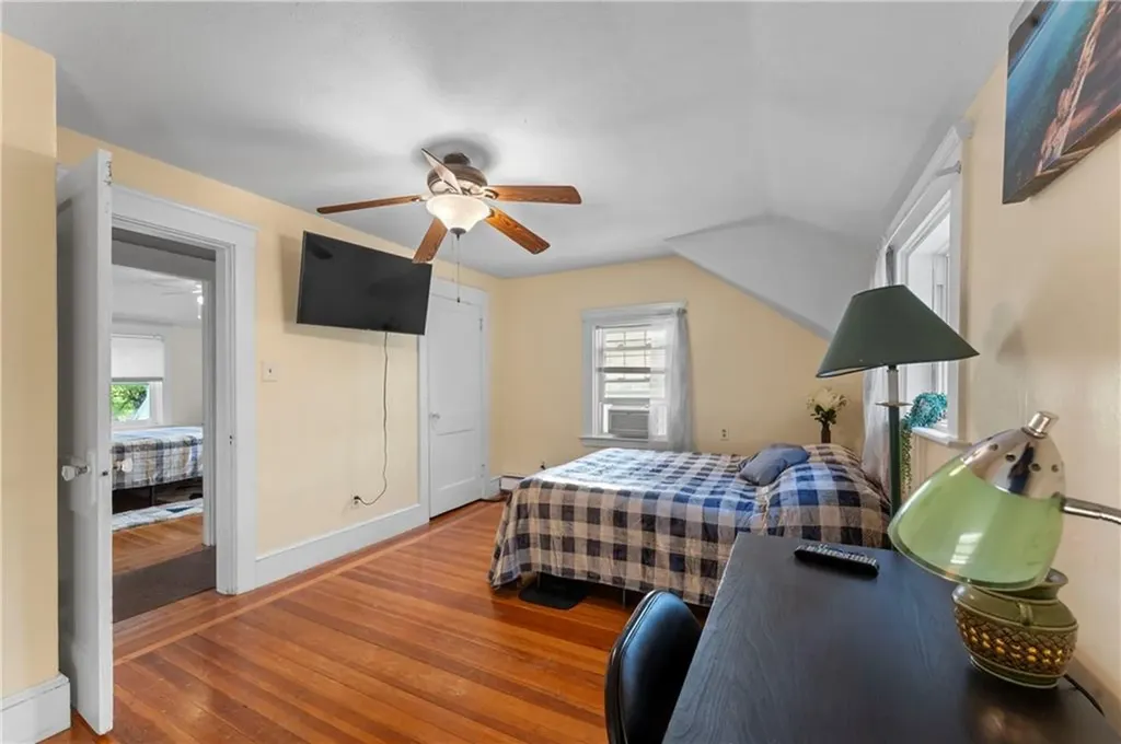 42 Dunbar Avenue East Providence RI 02916