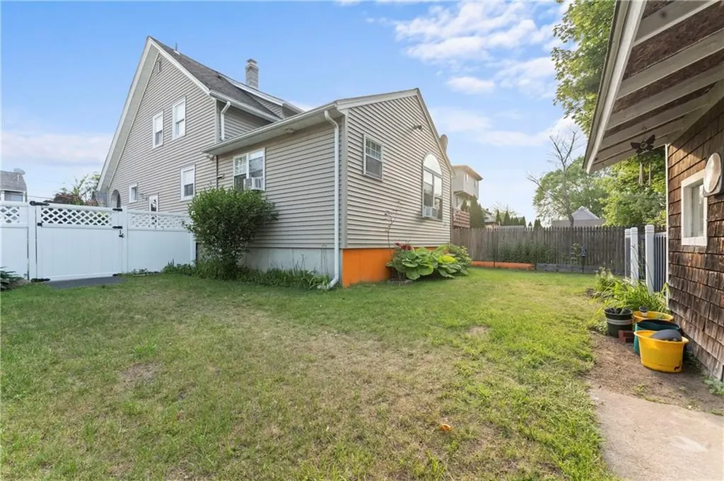 42 Dunbar Avenue East Providence RI 02916