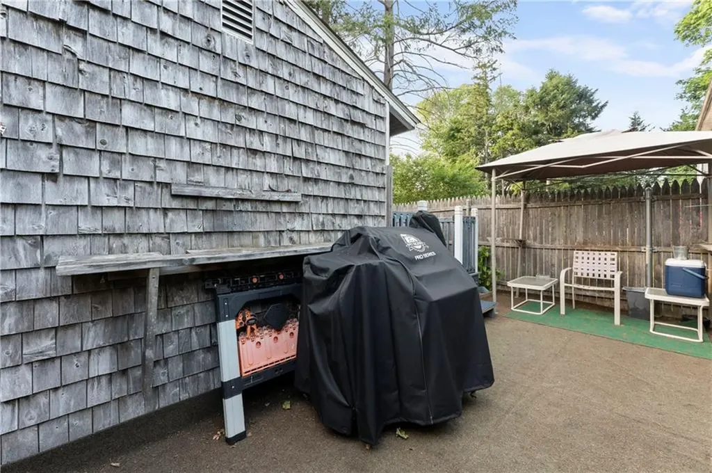 42 Dunbar Avenue East Providence RI 02916