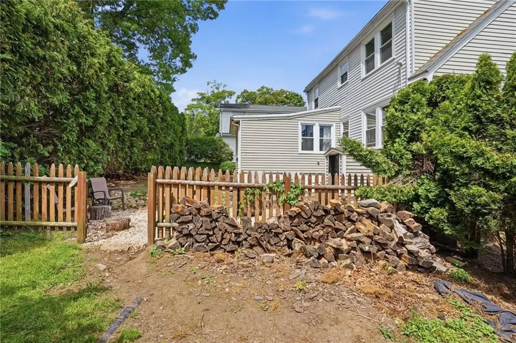 9 West Street North Providence RI 02904