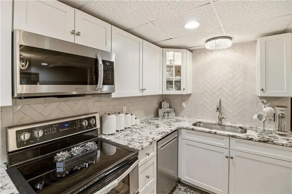 55 Burns Way East Greenwich RI 02818