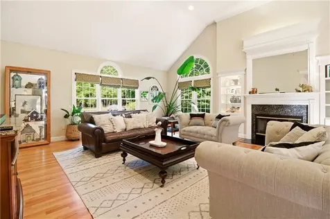 55 Burns Way East Greenwich RI 02818