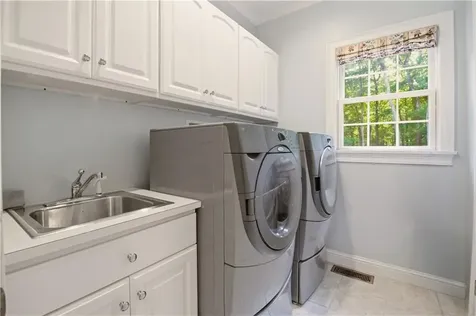 55 Burns Way East Greenwich RI 02818