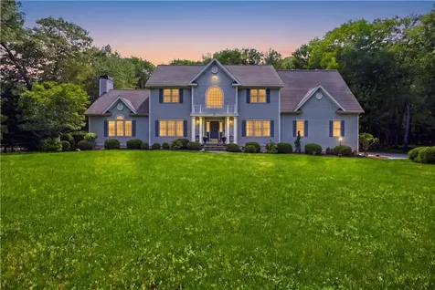 55 Burns Way East Greenwich RI 02818