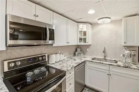 55 Burns Way East Greenwich RI 02818