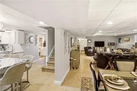 55 Burns Way East Greenwich RI 02818
