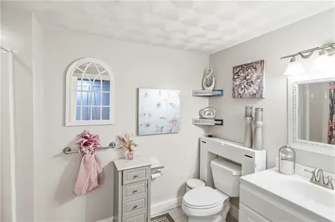 55 Burns Way East Greenwich RI 02818