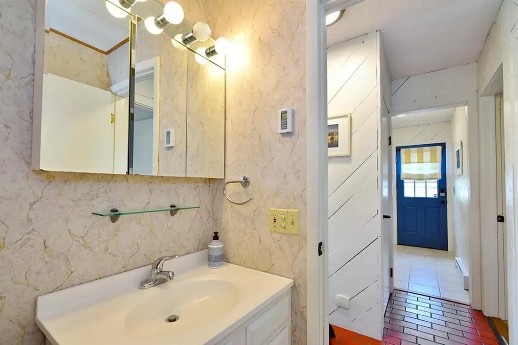 24 Redwood Drive Narragansett RI 02882