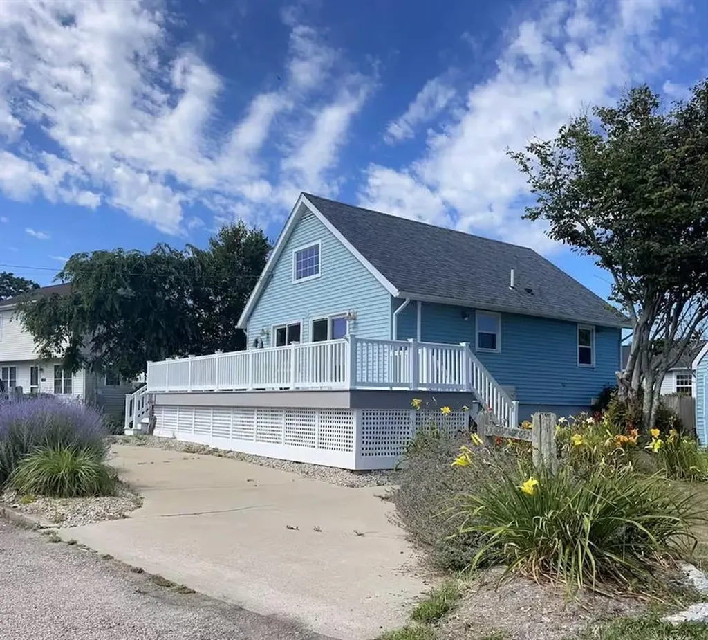 24 Redwood Drive Narragansett RI 02882