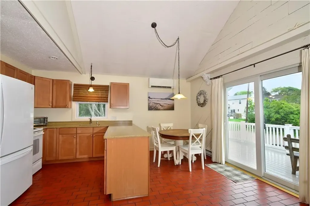 24 Redwood Drive Narragansett RI 02882