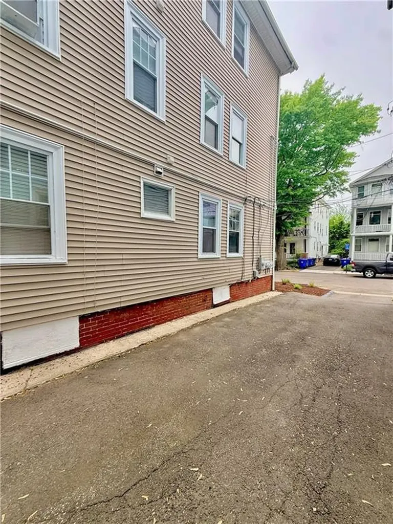 40 42 Richter Street Providence RI 02908
