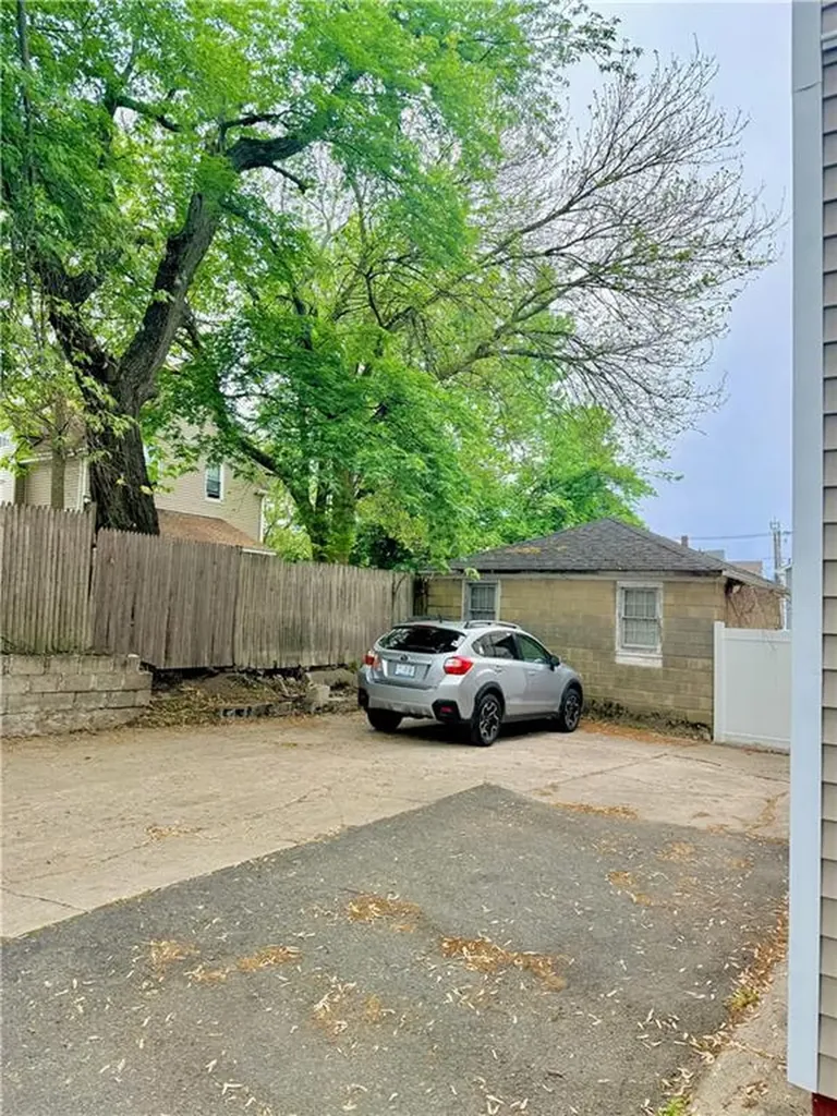 40 42 Richter Street Providence RI 02908