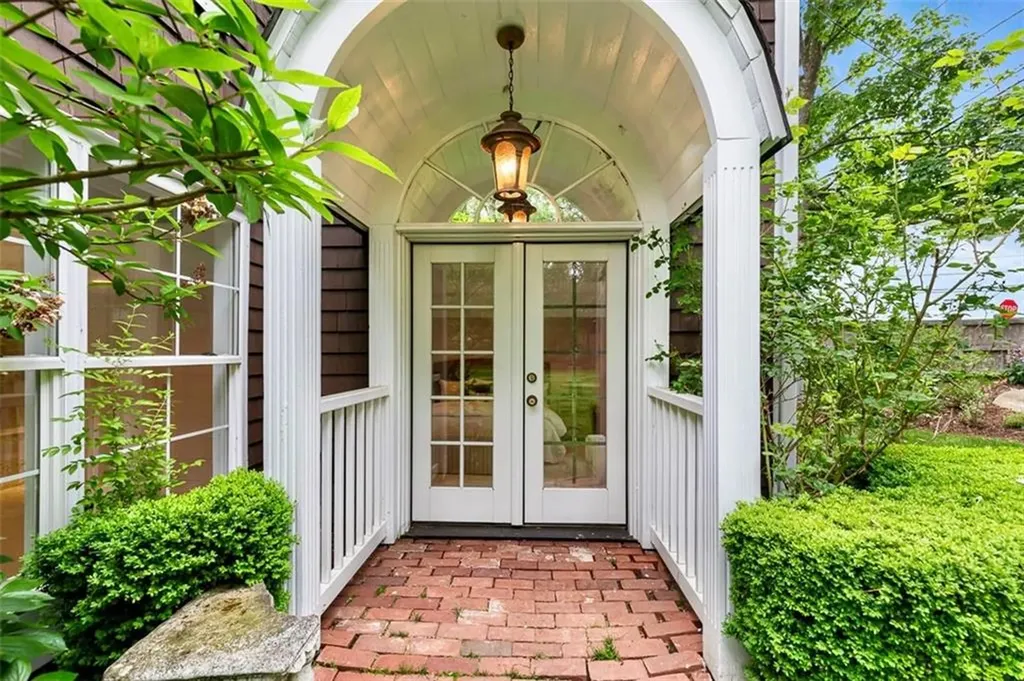 81 Mathewson Road Barrington RI 02806