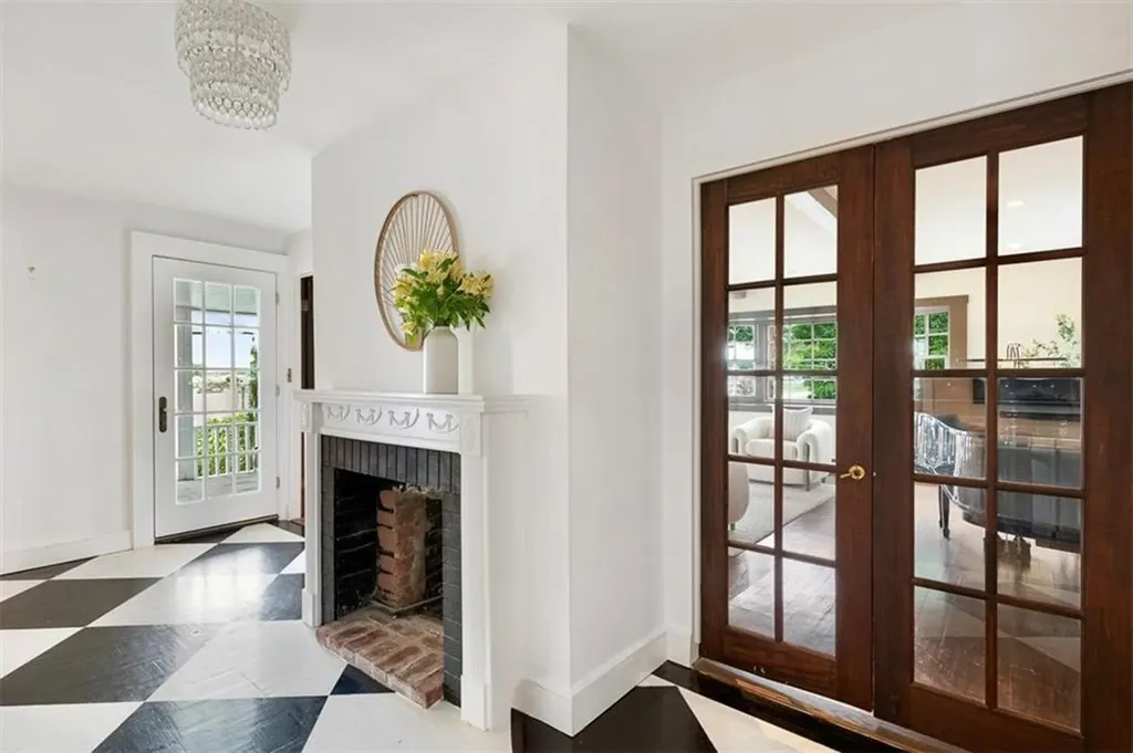 81 Mathewson Road Barrington RI 02806