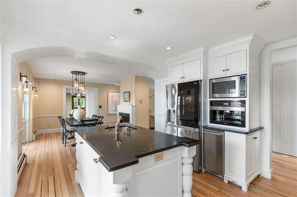 81 Mathewson Road Barrington RI 02806