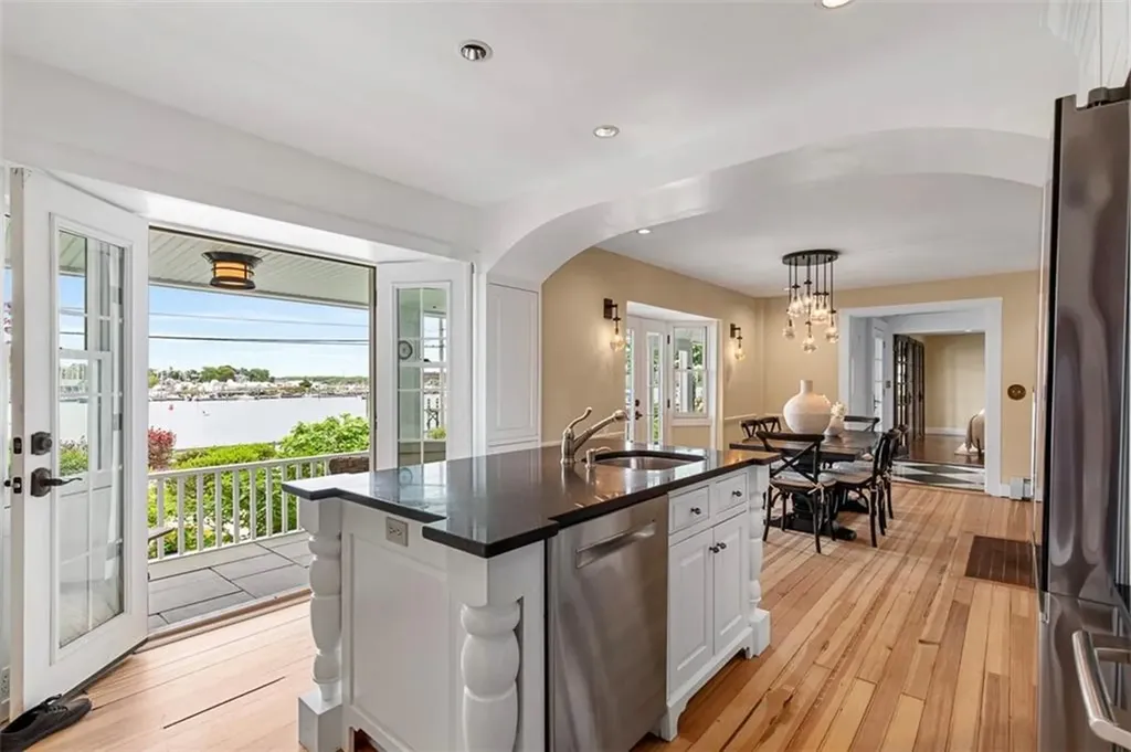 81 Mathewson Road Barrington RI 02806