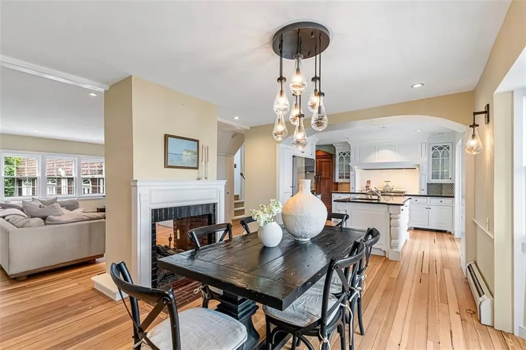 81 Mathewson Road Barrington RI 02806