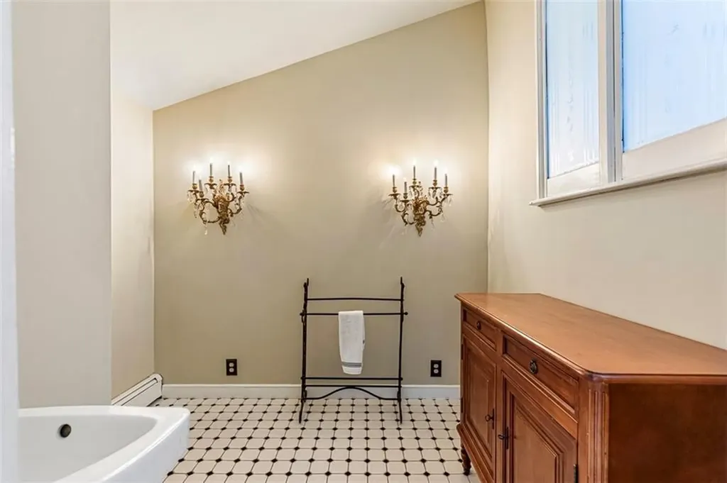 81 Mathewson Road Barrington RI 02806